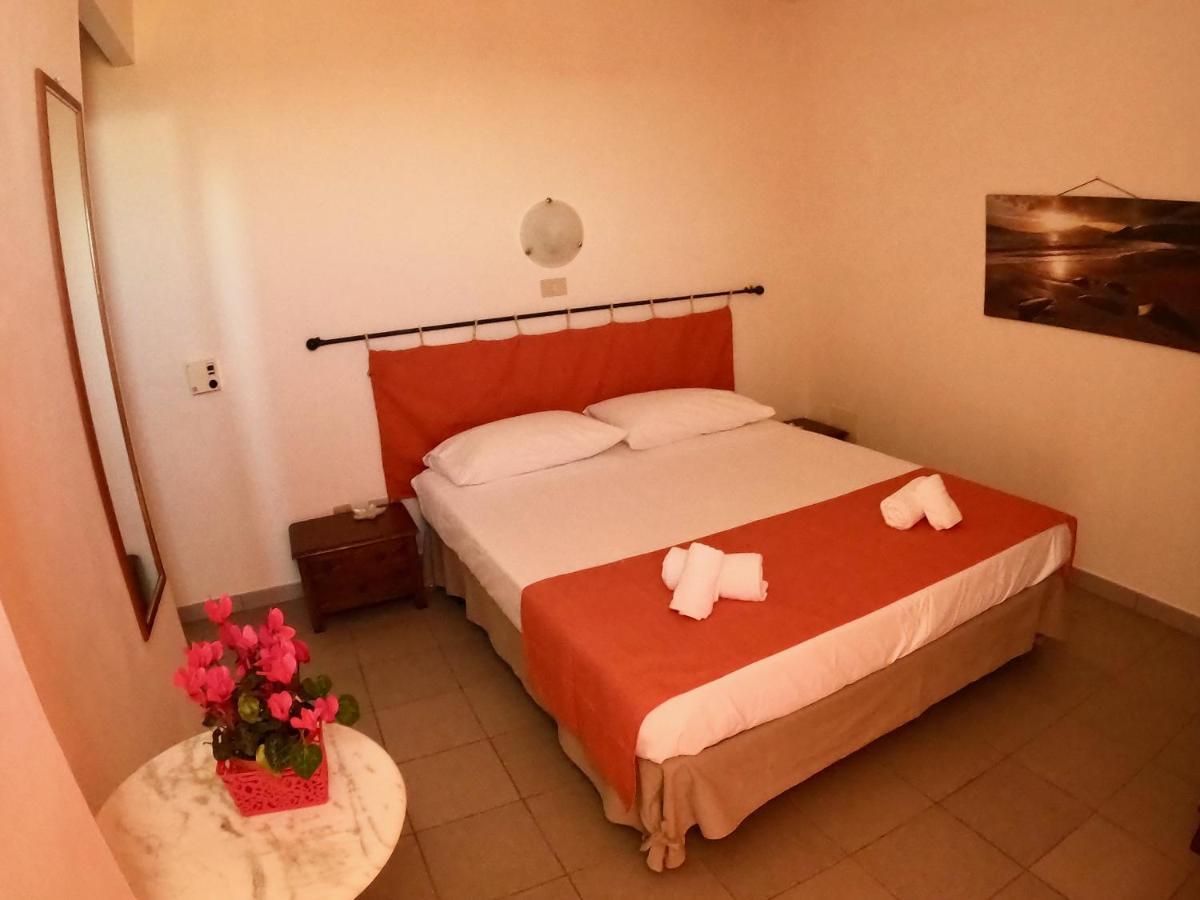 La Bussola Hotell Porto Palo Eksteriør bilde
