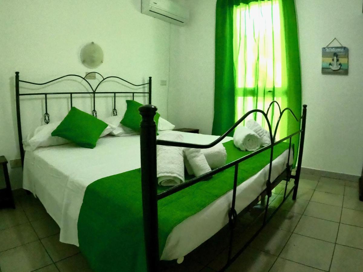 La Bussola Hotell Porto Palo Eksteriør bilde